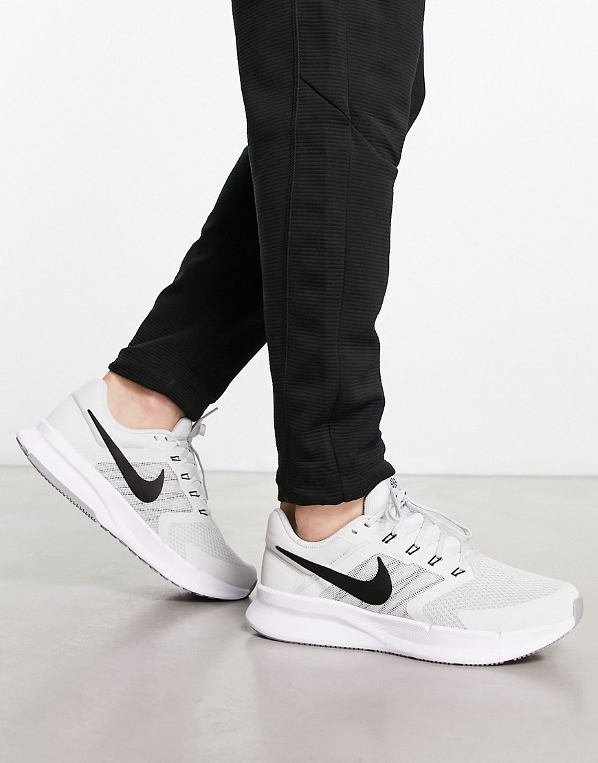 Nike Run Swift Sneakers In Gray And Black