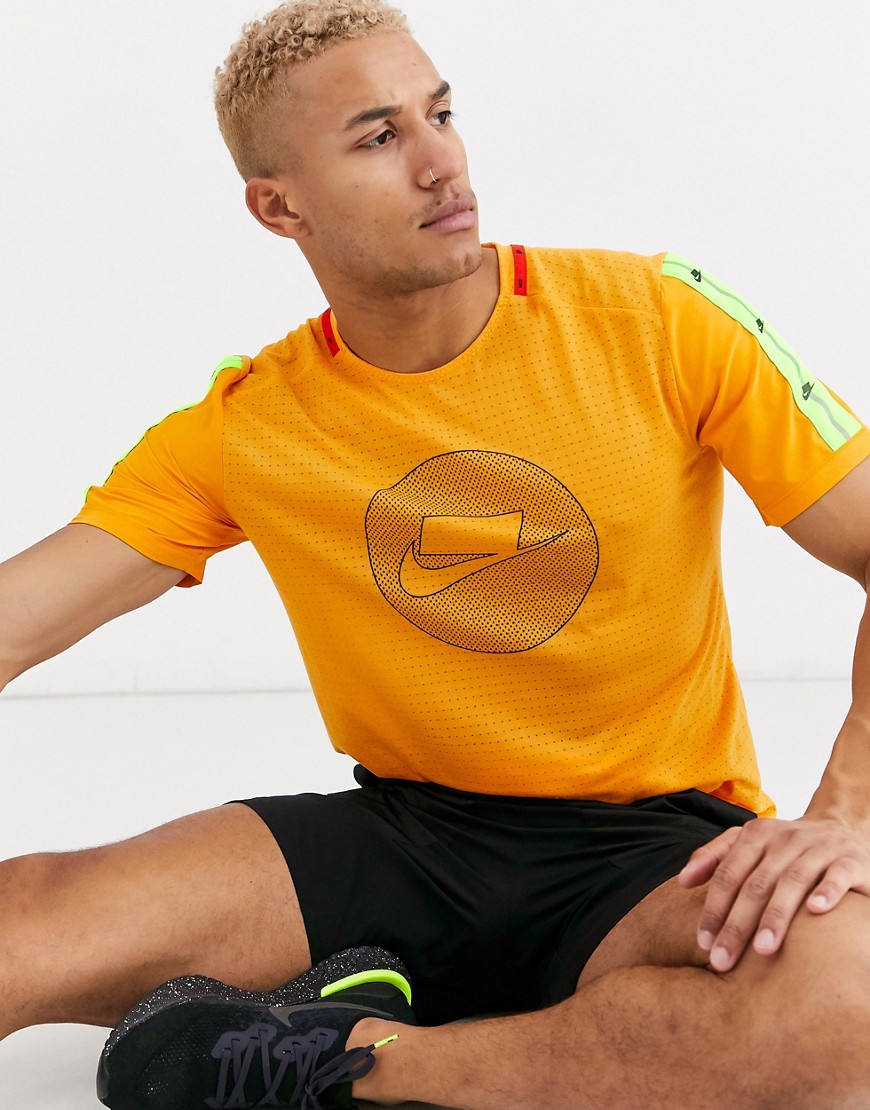 Nike Running - Run Wild Pack - T-shirt in oranje