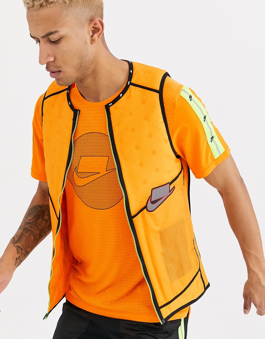 Nike Running - Run Wild - Set hemdjes met Aerolayer in oranje