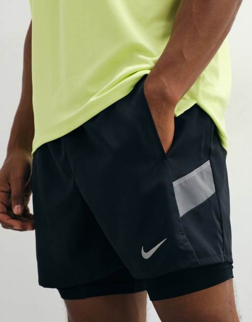 Nike Running short 2 en 1 Dri-FIT de invierno 5 pulgadas en negro, 3 de 5