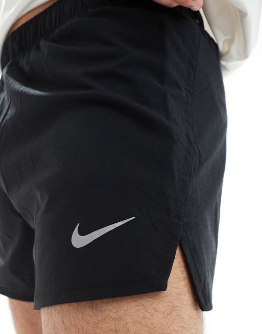 Nike Running Shorts in Schwarz 3 Zoll Schrittlange