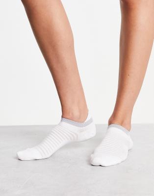 NIKE SPARK CUSHIONED SOCKS IN WHITE