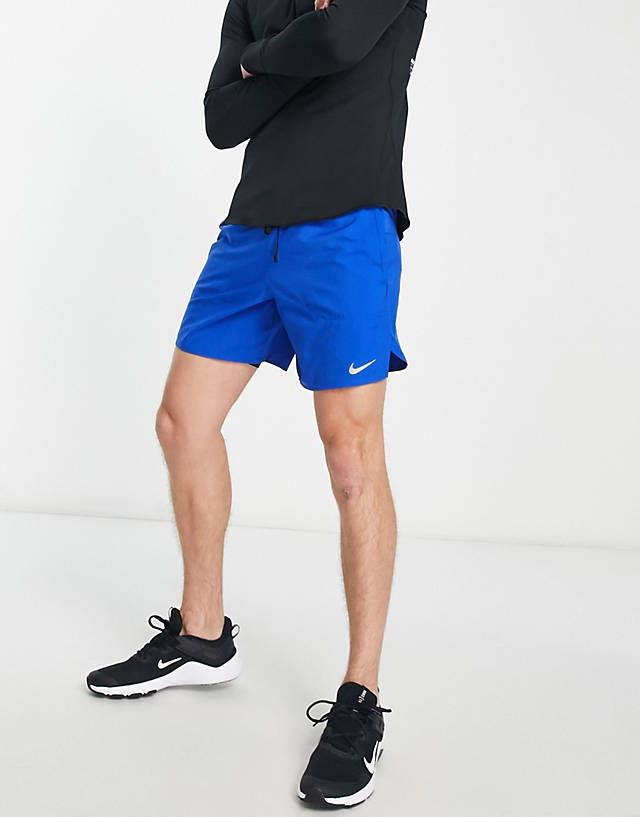 Nike Running - stride 7in 2 in 1 shorts in blue