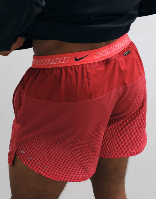 Nike Running Stride Dri-FIT 5 inch shorts i rød, 2 af 5
