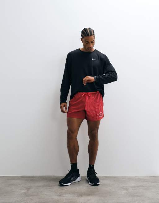 Nike Running Stride Dri-FIT 5 Inch Shorts in Rot, 3 von 5