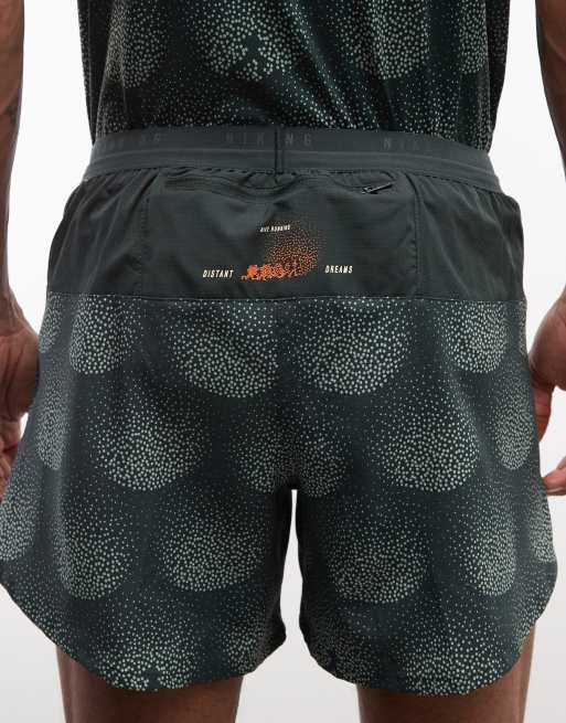 Nike Running Stride Dri-FIT 5inch lined print shorts in black, 3 of 5