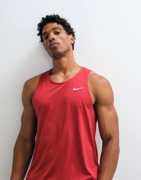 Nike Running Stride Dri-FIT hemdje in rood - view 1