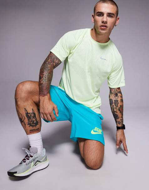 Nike Running – Stride Dri-FIT – Jasnozielony T-shirt - view 1