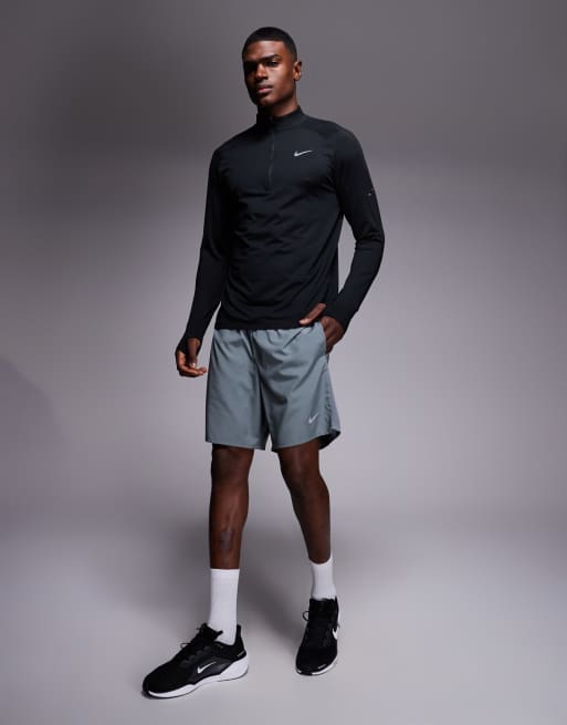 Nike Running – Stride Dri-FIT – Langärmliges Oberteil in Schwarz mit kurzem Reißverschluss, 2 von 5
