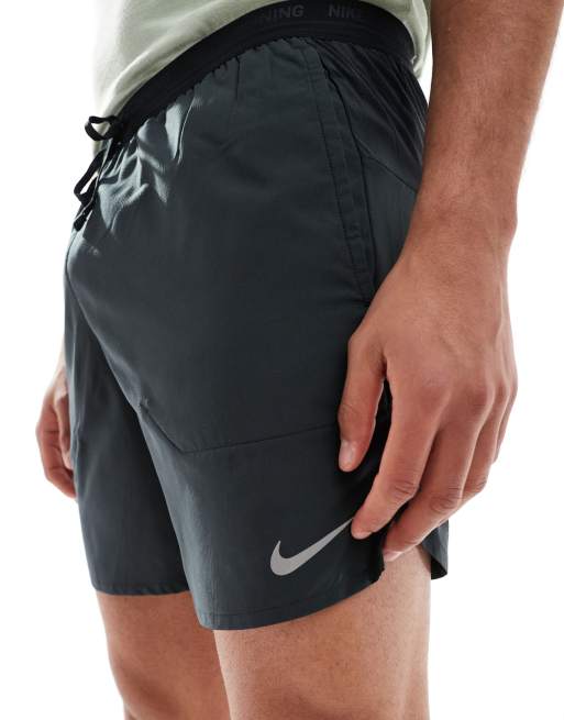 Nike Running – Stride Dri-FIT – Lauf-Shorts in Schwarz, 7 Zoll Schrittlänge, 3 von 5