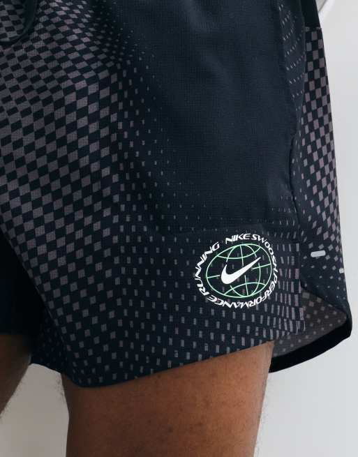Nike Running - Stride Dri-FIT - Pantaloncini da 5'' neri, 5 di 5