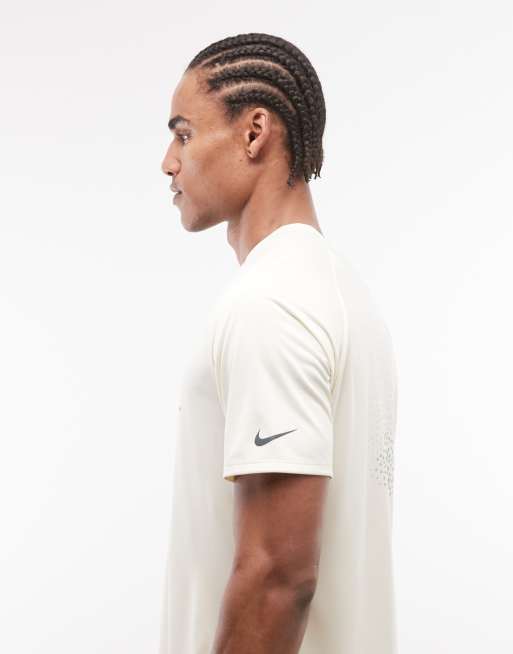 Nike Running - Stride Dri-FIT - Råhvid T-shirt med drømmeprint, 4 af 5