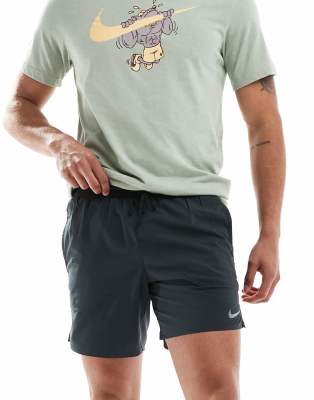 Nike Running – Stride Dri-FIT – Svarta shorts, 7 tum - view 1