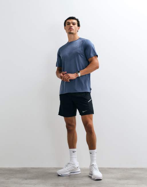 Nike Running Stride Dri-FIT T-shirt i blå, 5 af 5