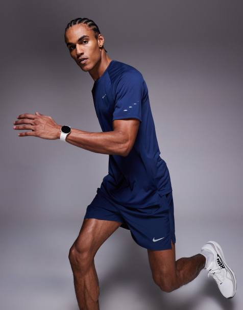 Nike Running - Stride - Dri-FIT - T-shirt in marineblauw - view 1