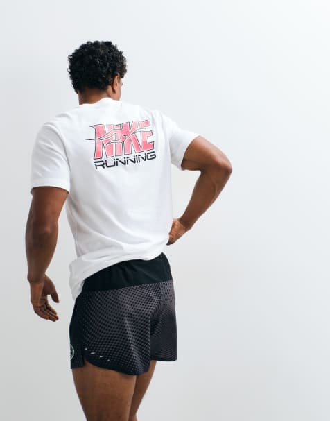 Nike Running Stride Dri-FIT T-shirt med print på ryggen i hvid - view 1
