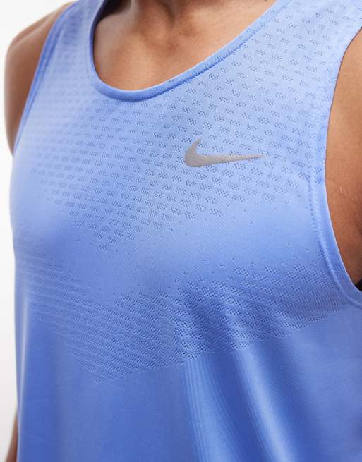 Nike Running Stride Dri-FIT vest in blue, 4 of 5