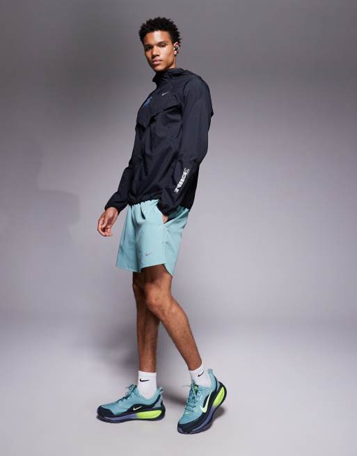 Nike Running Stride Energy jacket in black, 2 of 5
