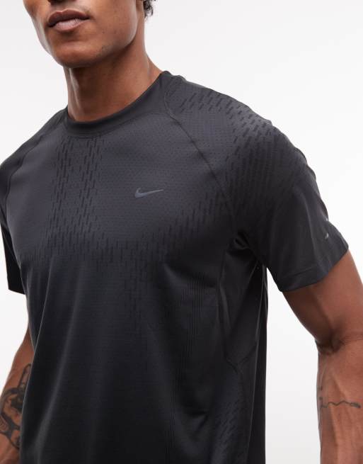 Nike Running Stride Plus T-shirt in black, 2 of 5