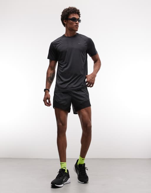 Nike Running Stride Plus T-shirt in black, 3 of 5