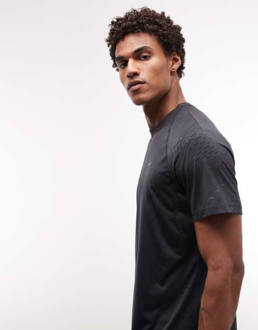 Nike Running Stride Plus T-shirt in black, 4 of 5