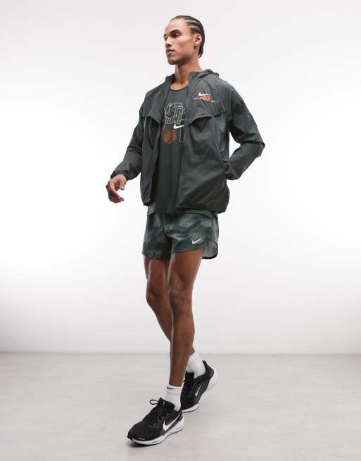 Nike Running Stride Repel dream print jacket in black, 2 of 5