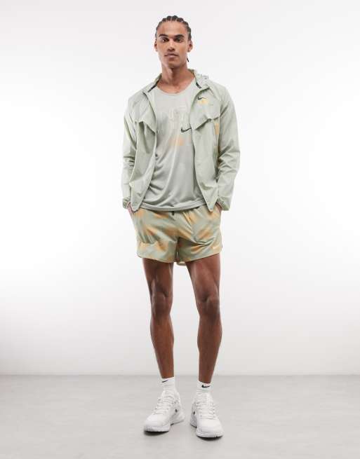 Nike Running Stride Repel dream print jacket in green, 2 of 5