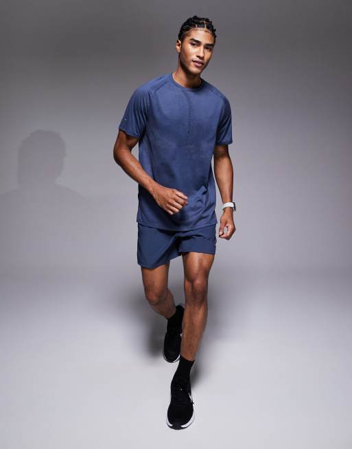 Nike Running - Stride - T-shirt en tissu Dri-FIT - Bleu marine, 2 de 5