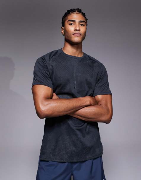 Nike Running - Stride - T-shirt en tissu Dri-FIT - Gris foncé - view 1