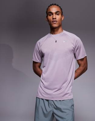 Nike Running - Stride - T-shirt en tissu Dri-FIT - Violet