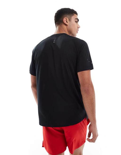 Nike Running Stride t-shirt in black , 2 of 4