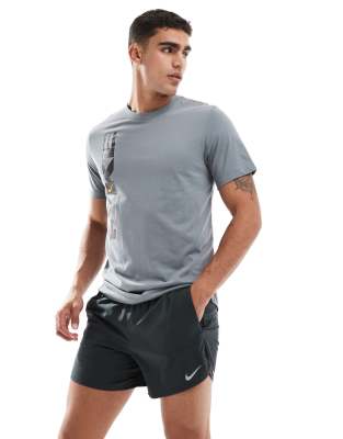 Nike Running - Stride 5 - Short en tissu Dri-FIT - Noir