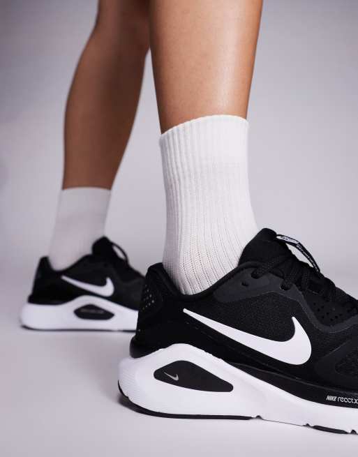 Nike Running Structure 26 trainers in black and white, 3 of 5