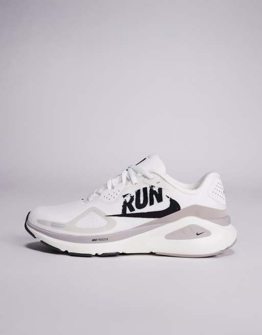 Nike Running Structure 26  trainers in summit white & grey, 2 of 5