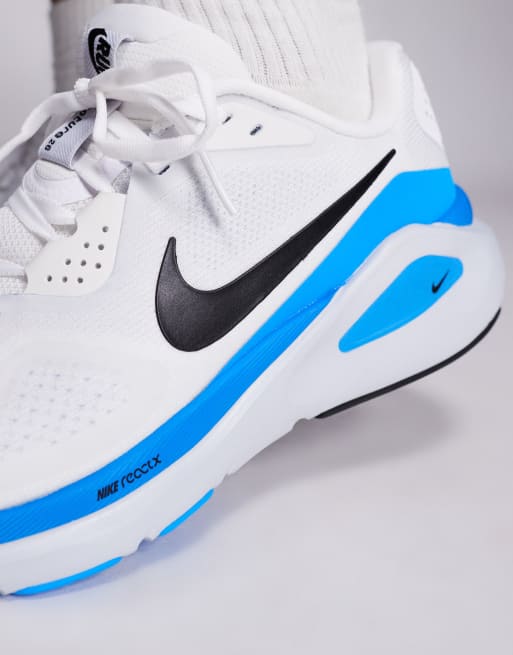 Nike Running Structure 26 trainers in white and blue, 4 of 5