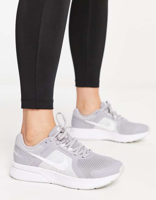 Nike Running Swift 2 sneakers in gray and white | ASOS