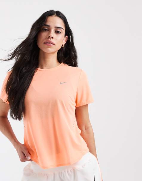 Nike Running – Swift Breathe – Svart t-shirt - view 1