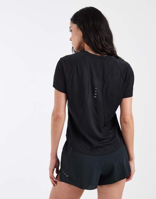 Nike Running Swift Breathe t-shirt i svart, 4 av 4