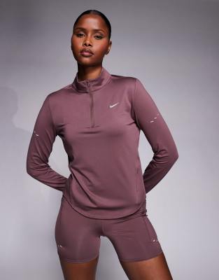 Nike Running - Swift Dri-FIT - Langärmliges Oberteil in Dunkellila mit kurzem Reißverschluss-Brown