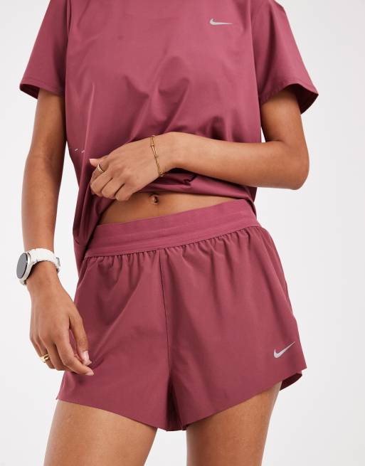 Nike Running Swift Dri-FIT Mid-Rise 2-in-1-Shorts in Pink, 3 von 5