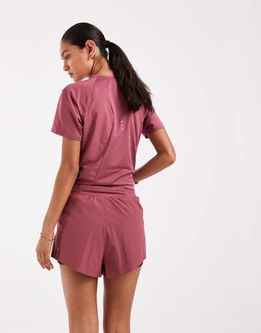 Nike Running Swift Dri-FIT Mid-Rise 2-in-1-Shorts in Pink, 5 von 5