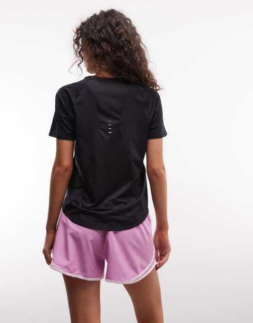Nike Running Swift Dri-FIT T-shirt i sort, 4 af 4