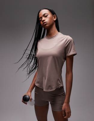 Nike Running - Swift Dri-FIT - T-Shirt in Braun