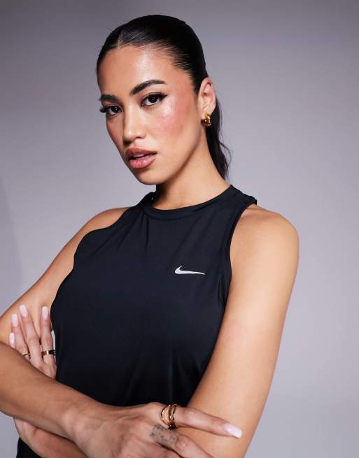 Nike Running Swift Dri-FIT vest in black, 2 of 4