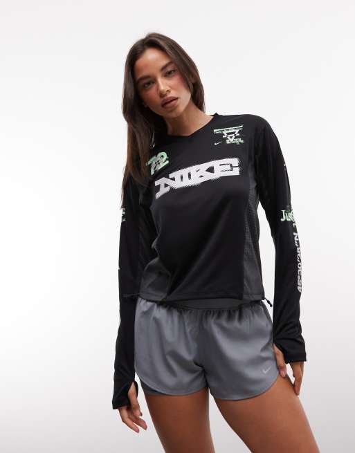 Nike Running Swift langærmet top med grafisk print i sort, 3 af 4