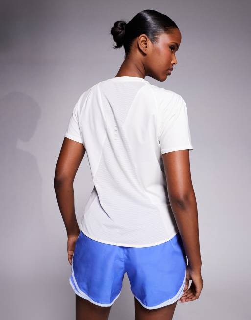 Nike Running - Swift - T-shirt en tissu Dri-FIT - Blanc cassé, 3 de 4