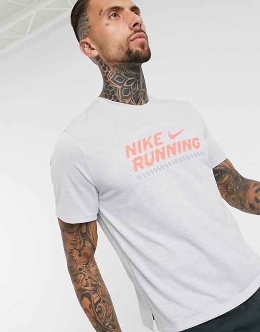 Nike Running – Szary T-shirt z logo NRUD