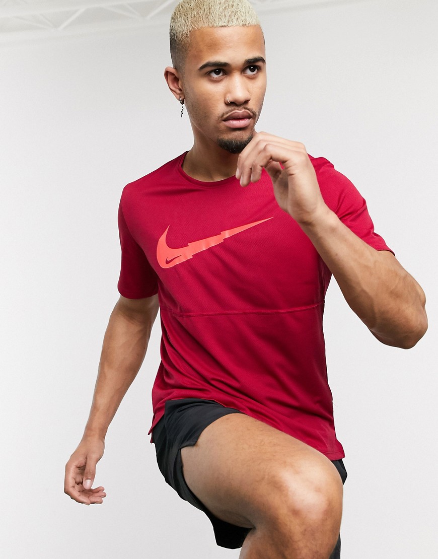 Nike Running - T-shirt met Swoosh-logo in rood