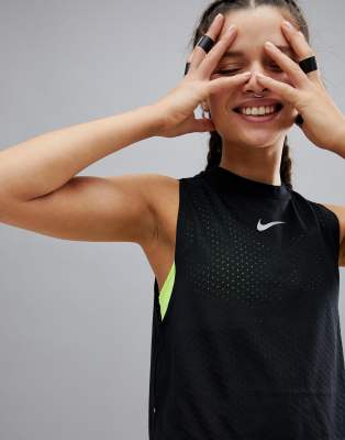 nike crop top running