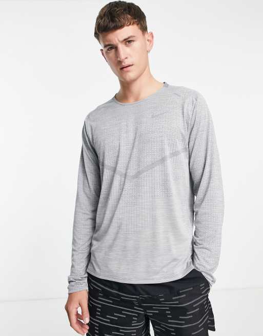 Nike Running - Techknit Ultra Advanced - Sneldrogend Dri-FIT T-shirt met lange mouwen in grijs